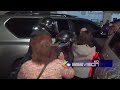 Golpean vehículo del Ministro de la Presidencial expresando molestia por la crisis social.