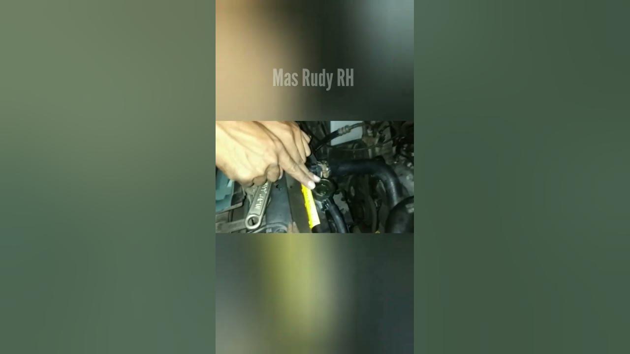 cara melakukan pengisian air radiator setelah dikuras - YouTube