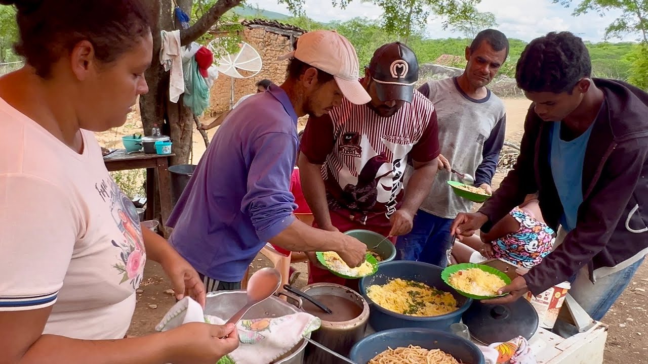 ALMOÇO NA ROÇA, CASA DA MENINA 