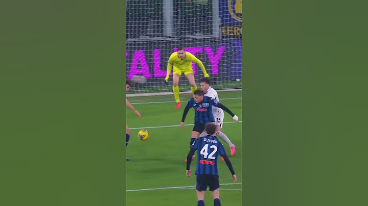 Retegui scores without looking at the goal once 🤯
