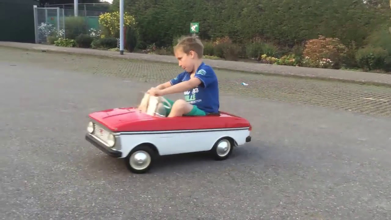 Детский автомобиль москвич
