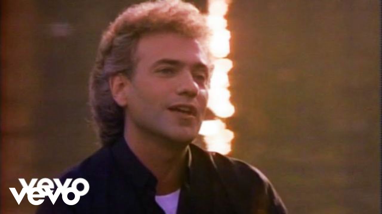 YouTubeでDennis DeYoung - Desert Moonを視聴