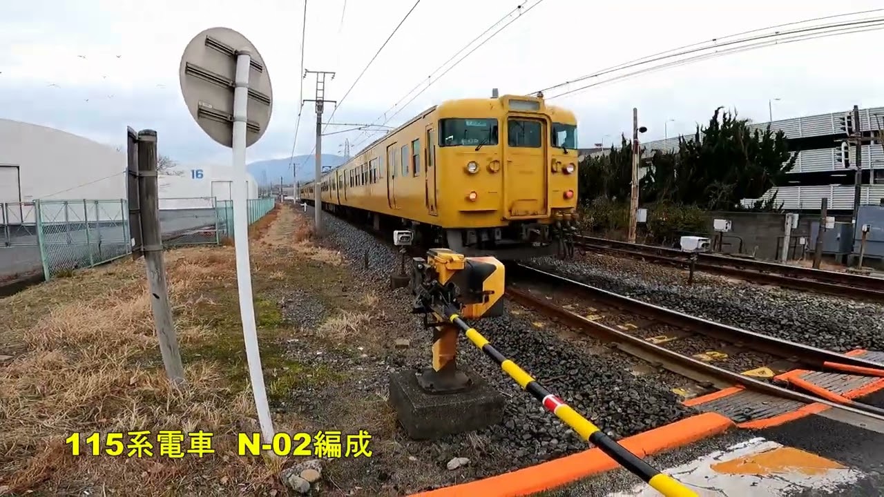 岩国市を通過する115系電車N編成