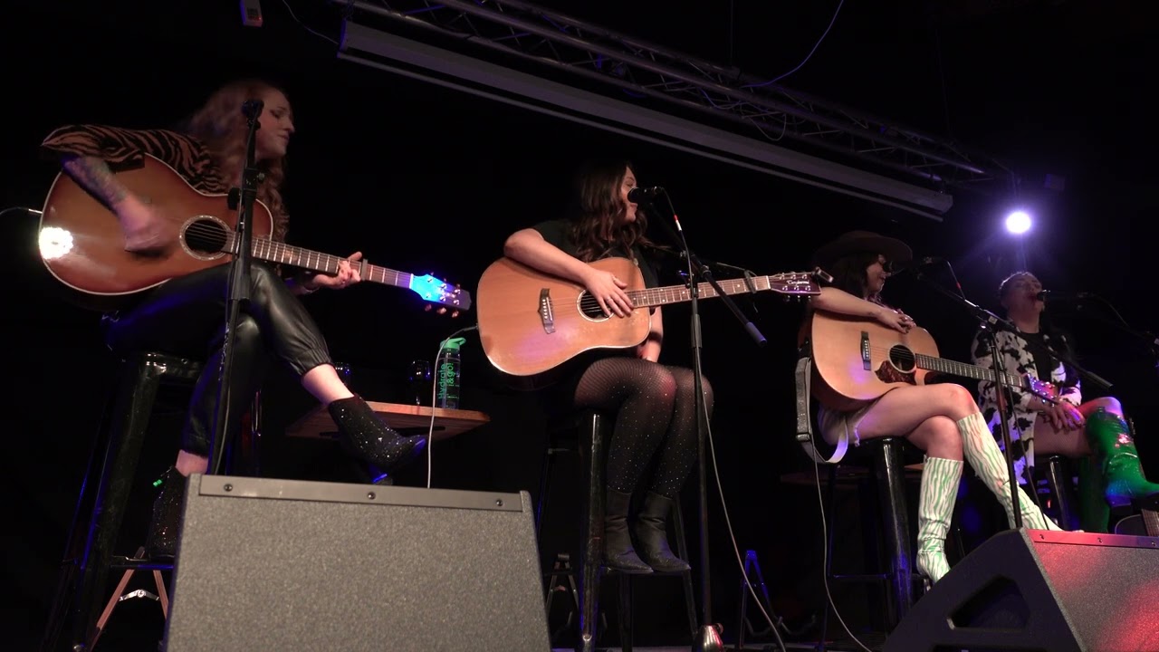 YouTube पर Jade Helliwell , Kezia Gill - How Long Have You Known @ the camden Club Girls Night 19-02-2023-4k देखें