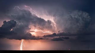 Convective thunderstorm on March 29 at sunset Конвективная гроза 29 марта на закате.mp4