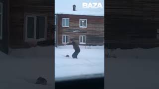 Таксист Спас Провалившегося По Шею В Снег Мальчика
