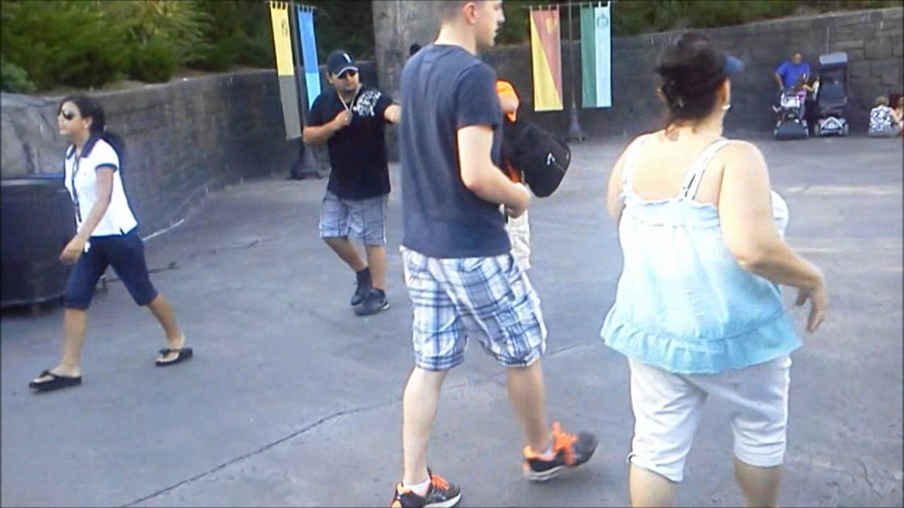 Random girl dancing in public - YouTube