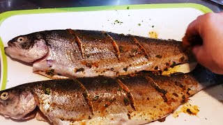 حوت في الفرن بالخظر و الشرمولة المغربية Fish on the Moroccan way in the oven