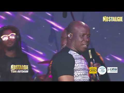 Le groupe Magic System  interprète leur titre “Abou” sur la scène de Nostalgie Fun