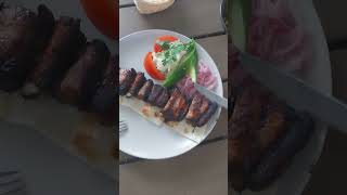 В кафе шашлык и рёбрышки!