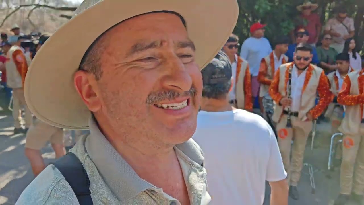 Llegada de las Bandas 2 de Mayo 2025