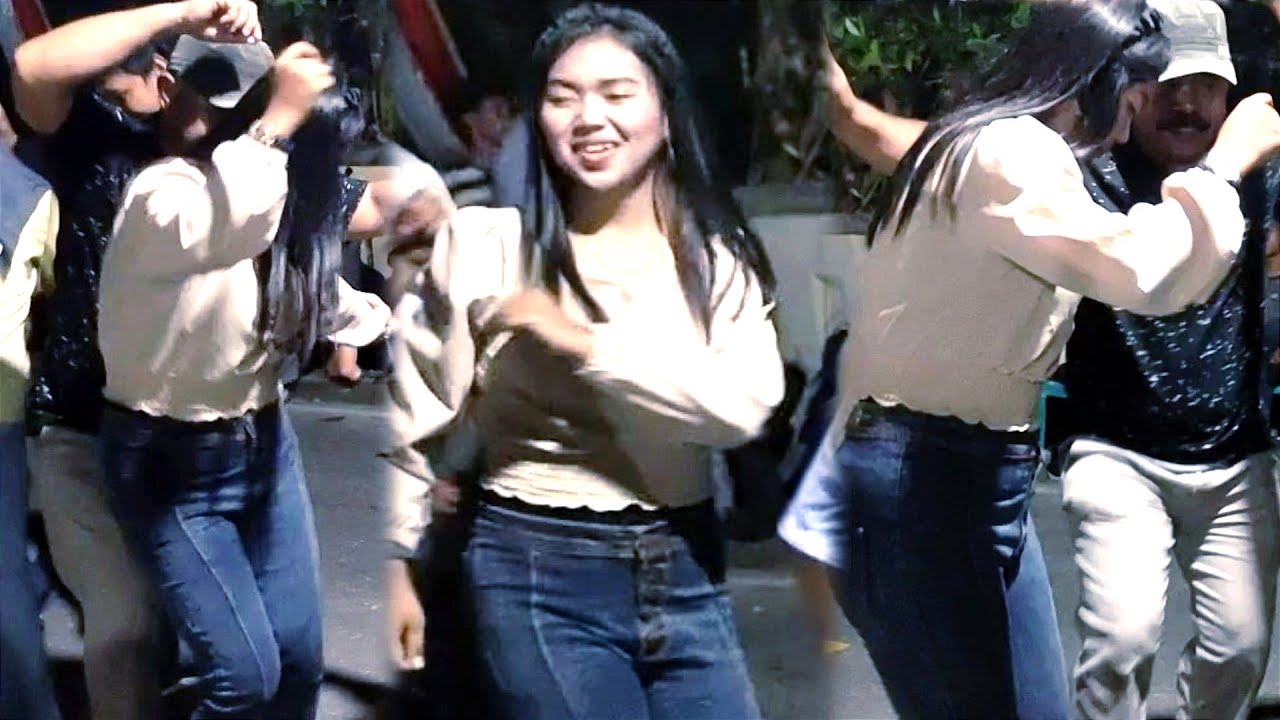 Jadi salting !! GADIS CANTIK BIKIN BAPER  - Di goyang Om kumis tanpa ampun | Musik Wakatobi viral