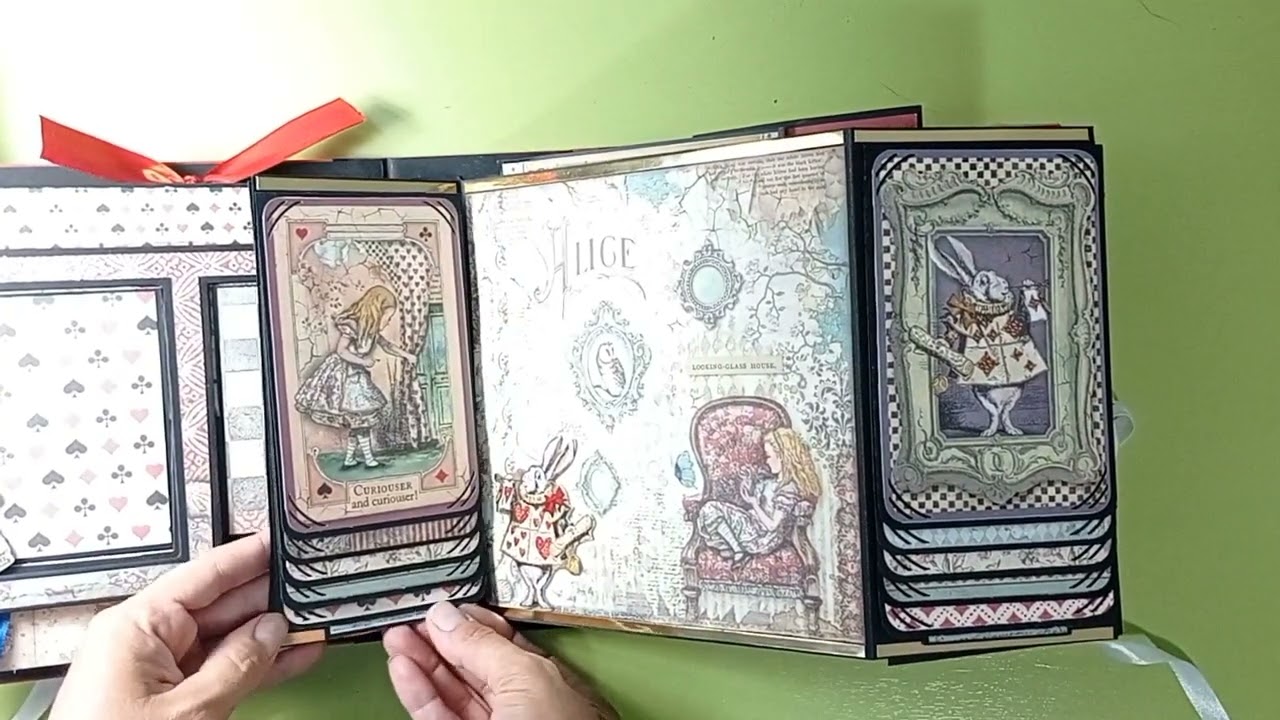 ❤️Muestra álbum Alice through the looking glass con caja❤️