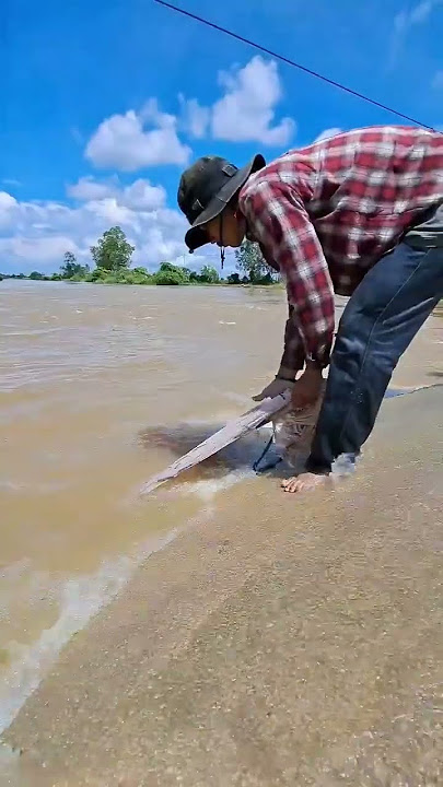 Cambodian fishing 🙀😅