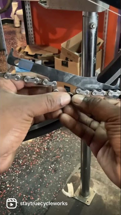 Setting chain pin #chain #chainpin #shimano #bicycle #bike #bikehacks #bikehacks