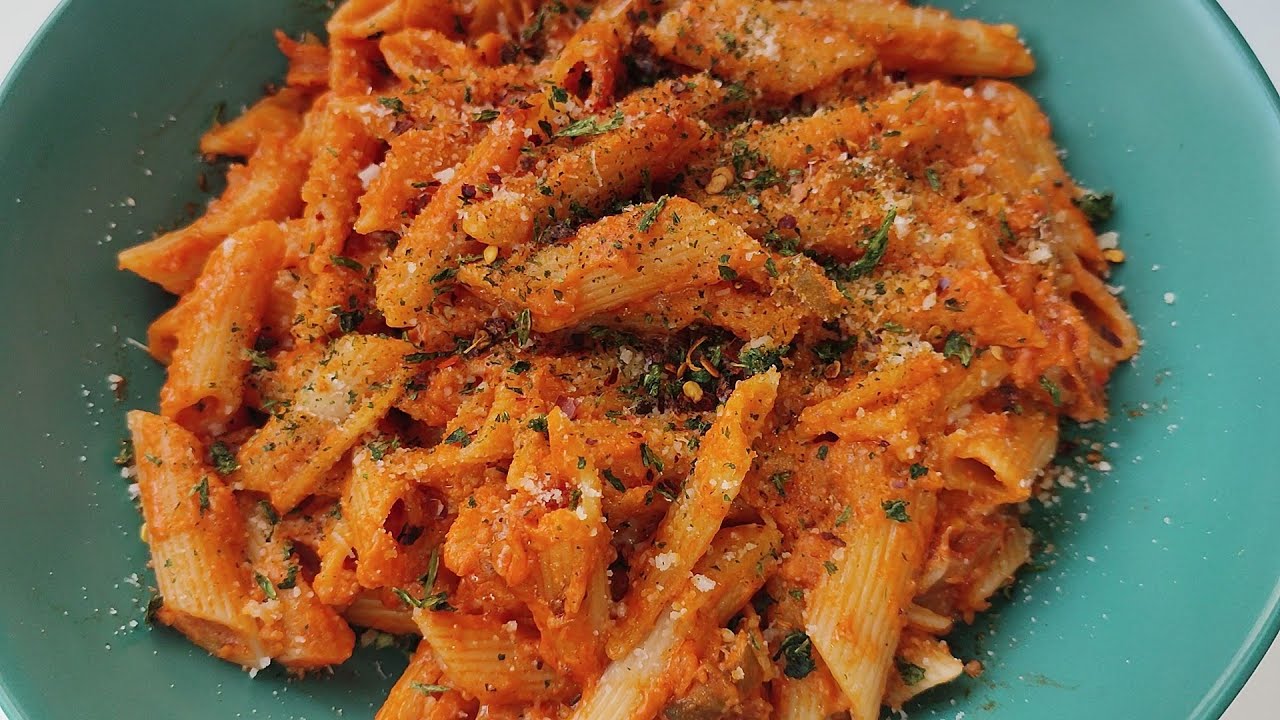 HOW TO MAKE EASY PENNE PASTA GiGi Hadid's spicy vodka pasta (without