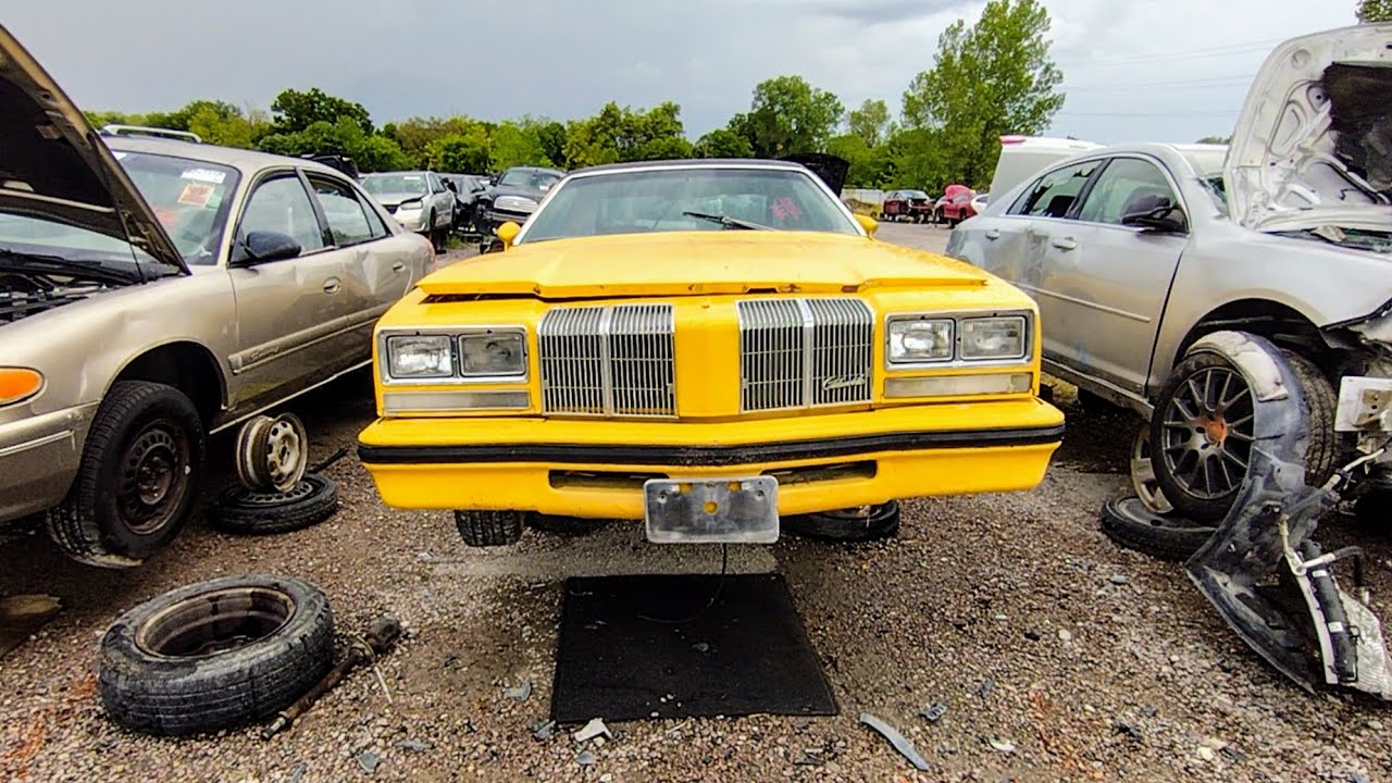 1976 Banana 🍌 Yellow Oldsmobile Cutlass Supreme Brougham Junkyard Find