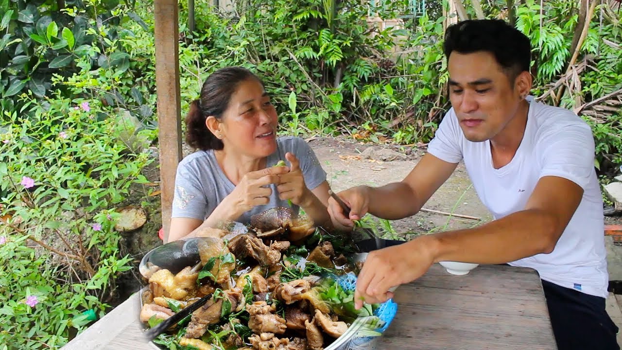 Được cho con gà nên mẹ làm món gà kho rau răm | Món Ngon Mẹ Nấu - YouTube