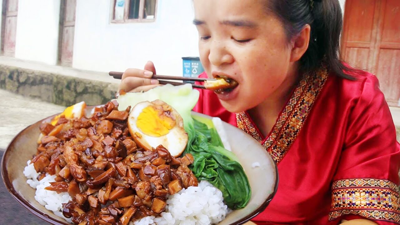 Сестра Мяо готовит тушеную свинину с рисом, и это так вкусно!