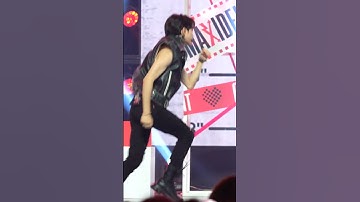 무대 시작하기 전 용복이 갭차이.. 143... #StrayKids #필릭스