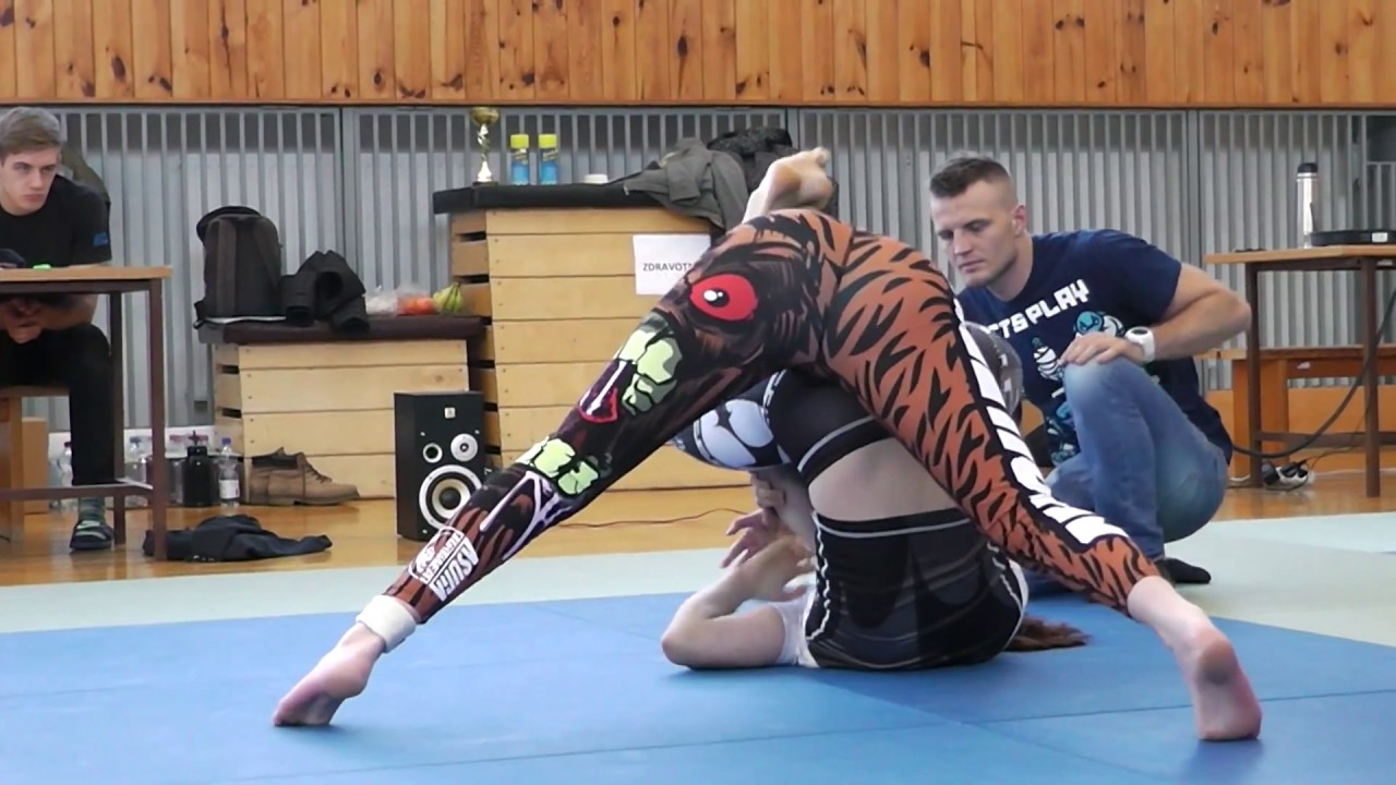 Grappling Women 2016 Feet and Triangle