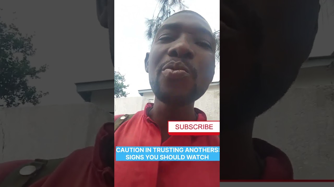 Caution in trusting others: signs you should watch 