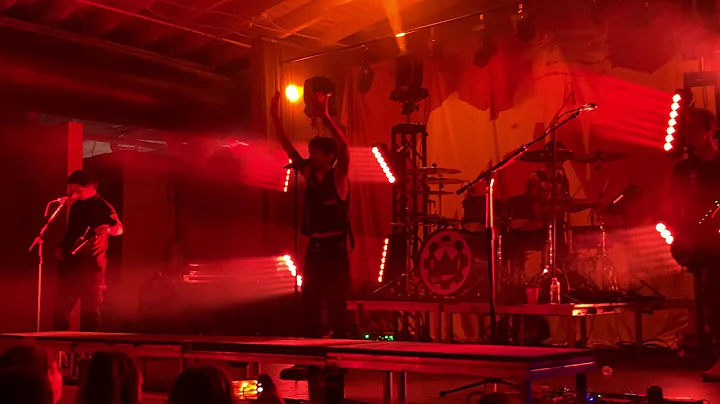 Crown the Empire - MZRY (Live)