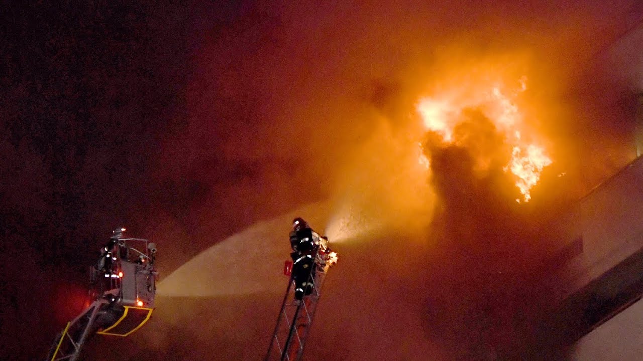 大阪 ハイハイタウンで火災 Youtube