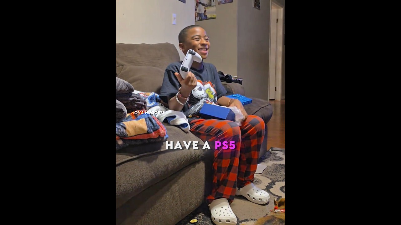 🥺 Этот милый мальчик заслужил PS5 — и его реакция была просто потрясающей 🎮❤️ | Трогательные моменты