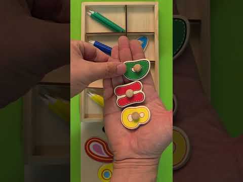 تعلم الألوان تطابق الحرف الإنجليزي الخشبي بشمعة عيد الميلاد