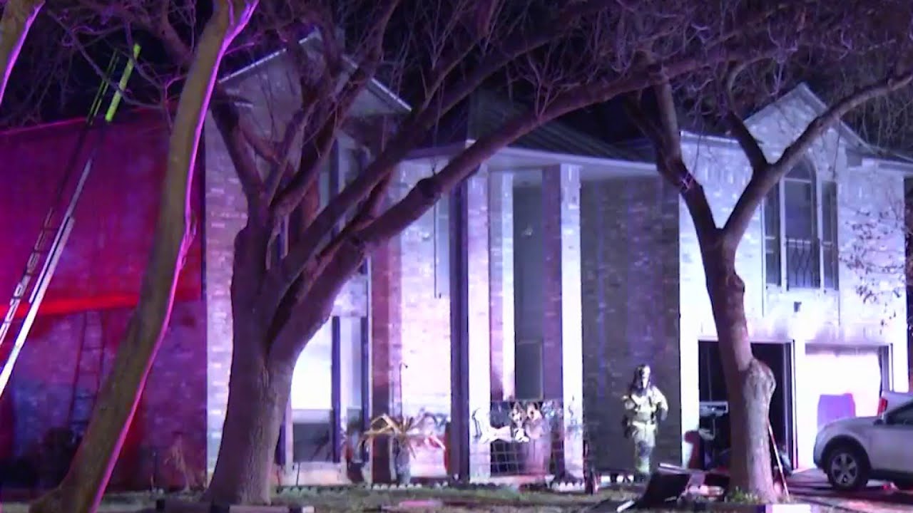 Crews respond to overnight house fire in Live Oak - YouTube