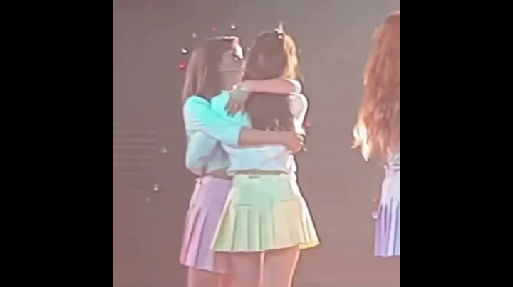 Look at how soft jihyo kissed sana 😔 I’m devastated