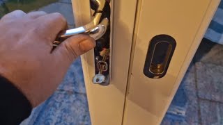 Day in the life of a locksmith: Spinning keys 🔐 lock broken. #locksmithlife #keys #security