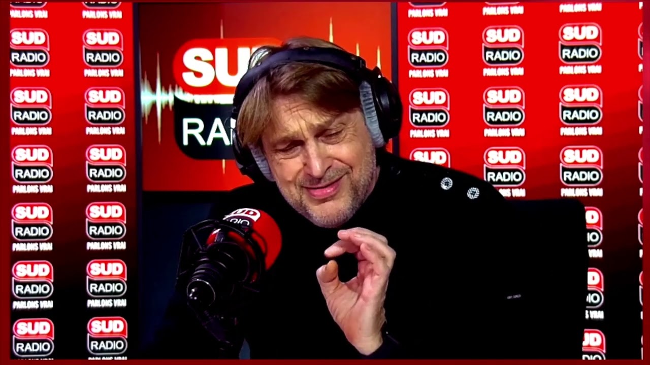 Didier Gustin imite Michel Jonasz qui chante du Johnny Hallyday