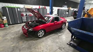 Mazda Miata NB, Baujahr 2001, wird ausgeschlachtet: J&J Auto Wrecking Testvideo, Lager-Nr. 9488