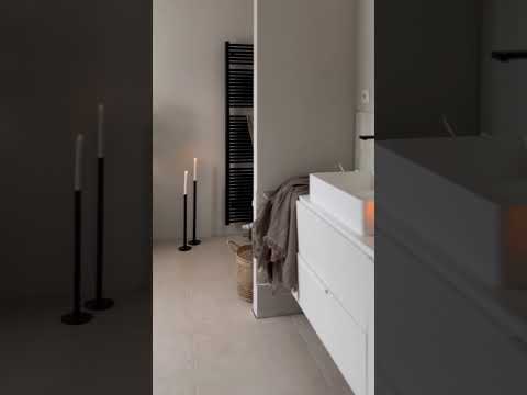 Schiebetüren für Badezimmer in kieselgrau- und Beigetönen