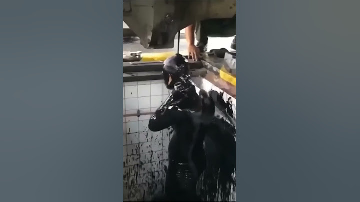 Настоящий автомеханик🤣#story #reels #shortvideo #top #short #vaz #юмор #автомеханик #масло