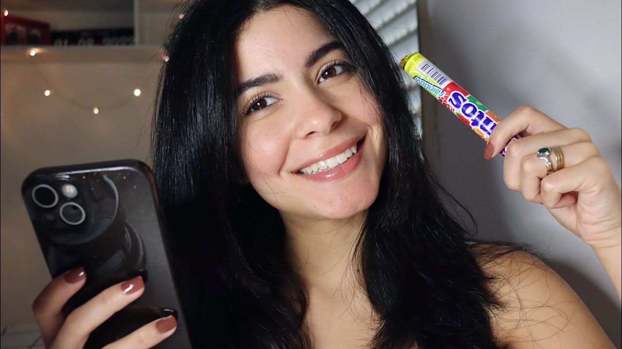 ASMR RESPONDENDO PERGUNTAS COM SONS DE MASTIGAÇÃO (CHICLETE E MENTOS)