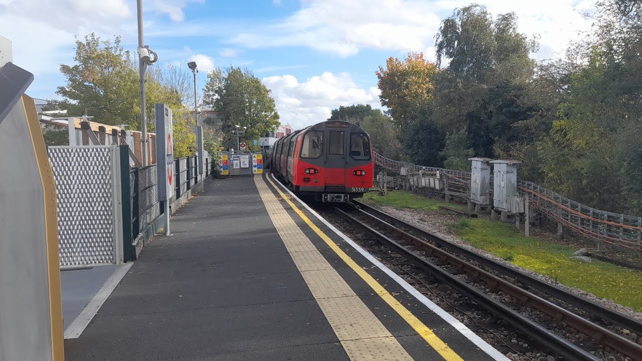Northern line 1995TS departing Mill Hill East 24/10/2022 YouTube