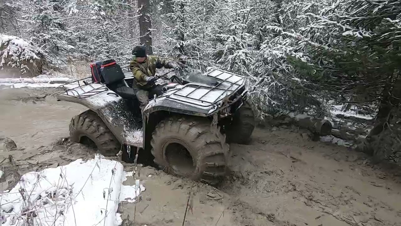 Поехали в лес чисто на заднем приводе и за одно проверил мягкость ...