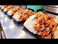 「フタは飾りや!」驚異の1.8キロのドカ盛り唐揚げ弁当。たった6坪の極狭店舗で殺到客をブン回す腹パン確定弁当がエグい・・・