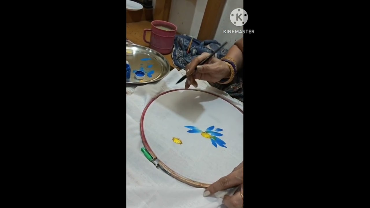 How to do flowers in an easy way on Saree,dress etc || Fabric painting -155|| JLPraphulla 