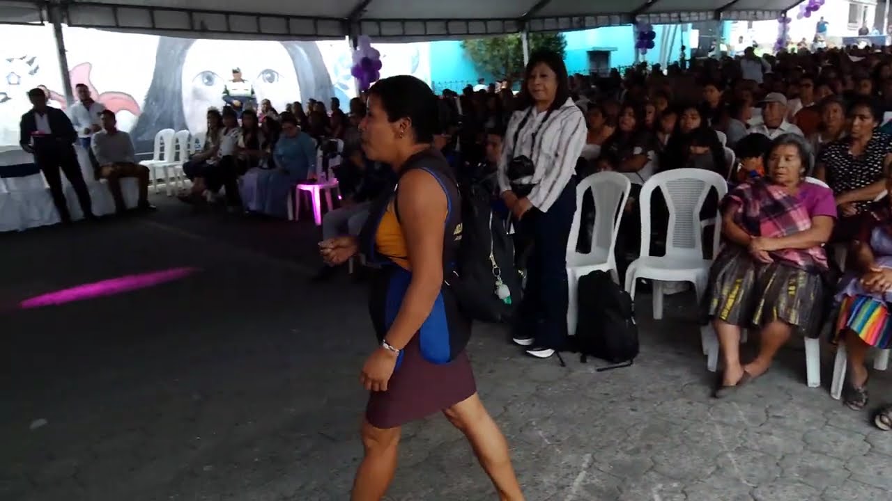 Mujeres de todas las edades celebran su día en Alotenango, Sacatepéquez