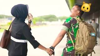 Melepas kepergian sang pacar TNI