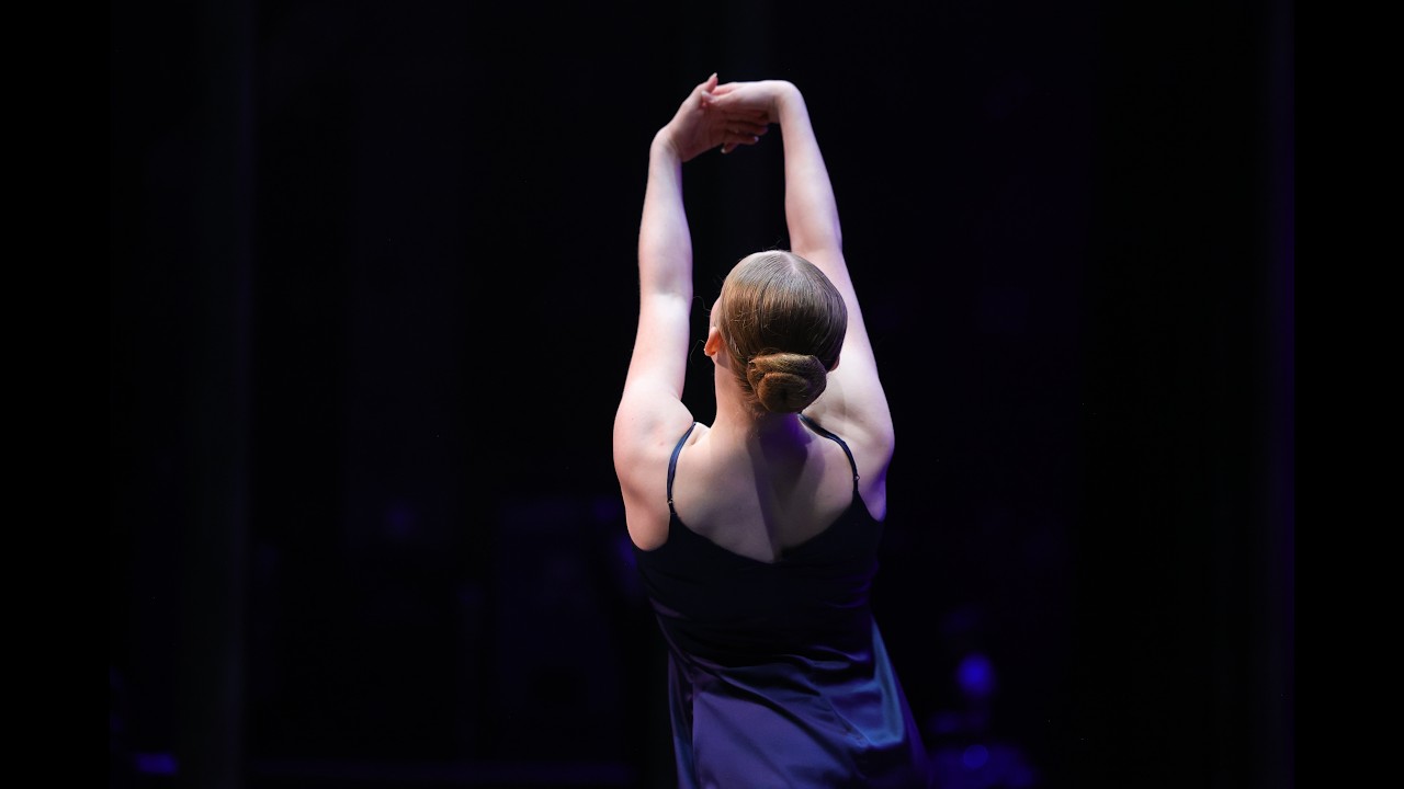 Taryn Smith - Familiar Roads