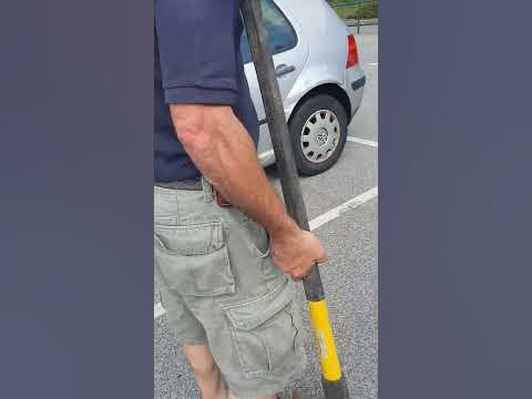 Guy Smashes Car's Window to Rescue Dog Guy Smashes Car's Window to Rescue Dog