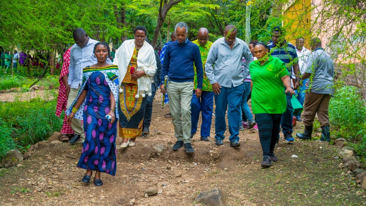 MBUNGE WA MONDULI MHE.EDWARD LOWASSA ATEMBELEA KATA YA MAJENGO