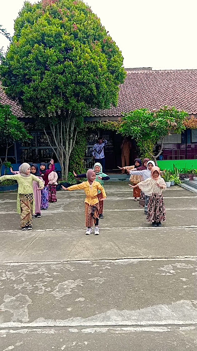 penampilan tari kelas 1 SD #sekolahkumenyenangkan #sekolah #youtubeshorts #fyp