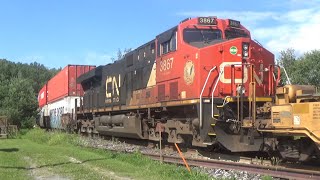 Long Stack Trian CN 121 w/DPU Rolling thru Saint-Marc-du-Lac-Long, Quebec on Slow Order