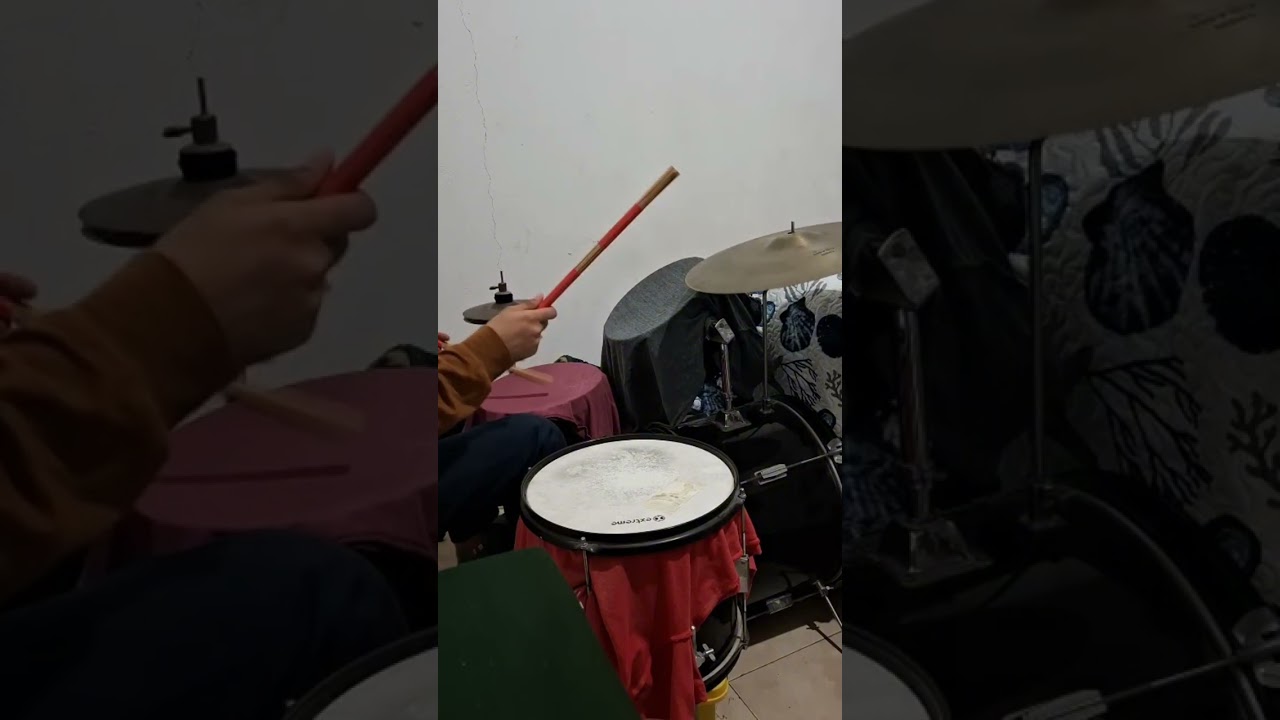 Peanuts Gang Christmas song, Linus & Lucy Drum cover